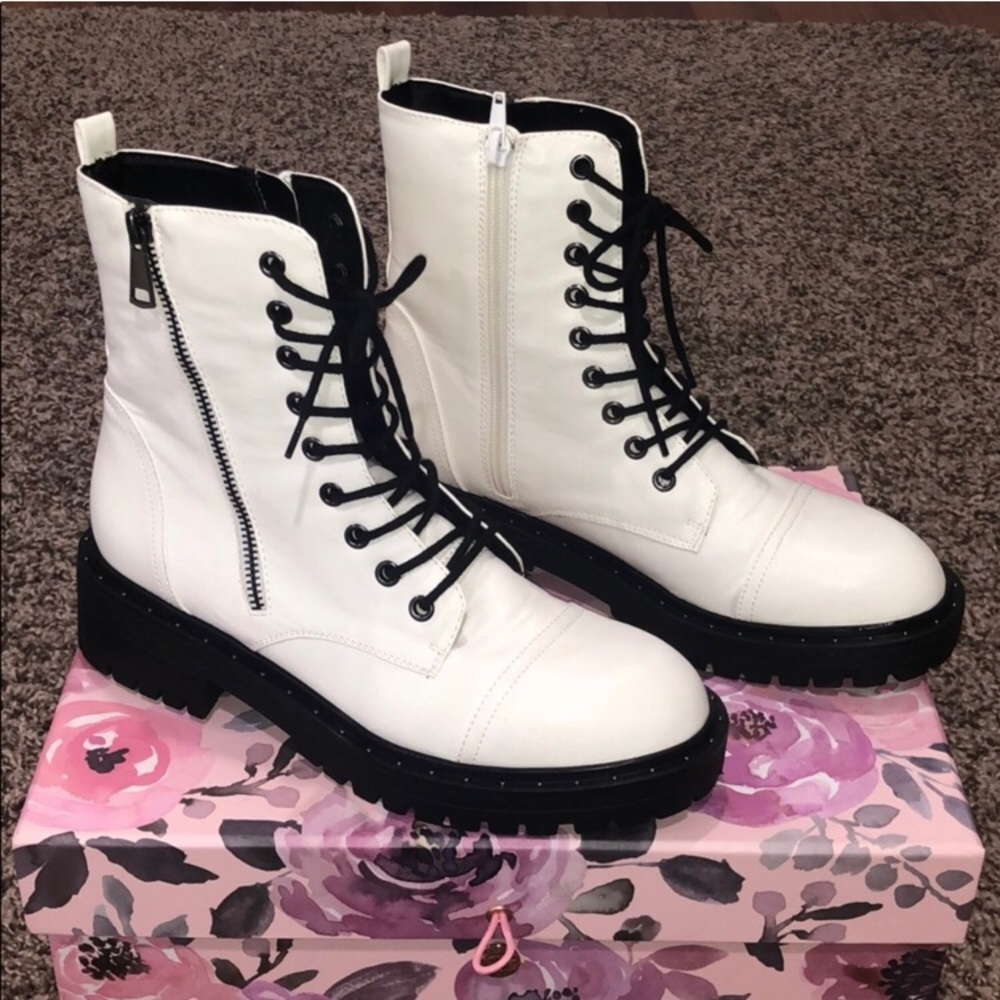 🥾Forever 21 White Combat Boots🥾